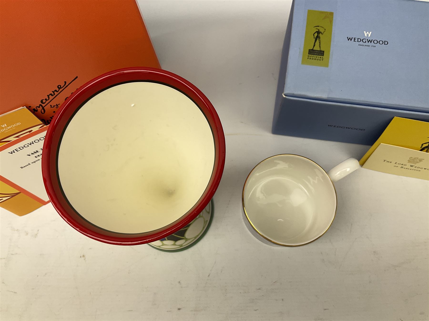 Yosi 1969様　3個【海洋堂】 Wedgwood Clarice Cliff 'Yo-Yo' vase in the 'Broth' pattern
