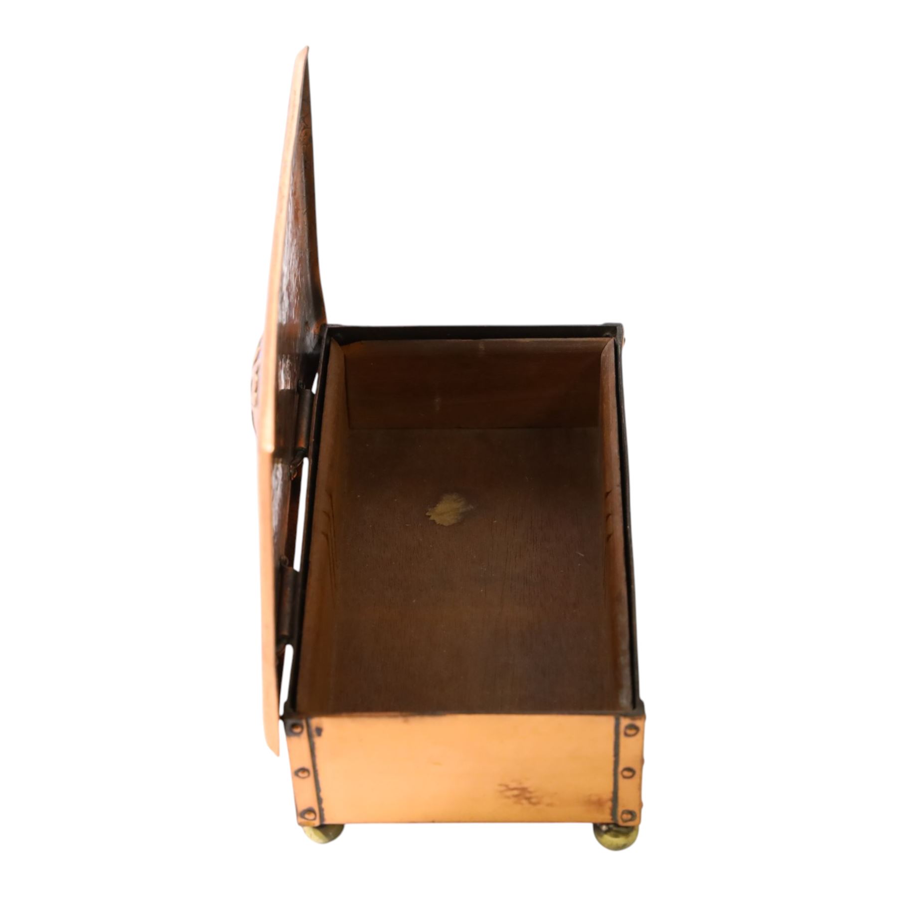  Arts & Crafts copper and enamel box, of rectangular form, the hinged lid with central enamel cabochon overlaid with pierced copper butterfly motif, raised on brass bun feet, H7cm, L17cm