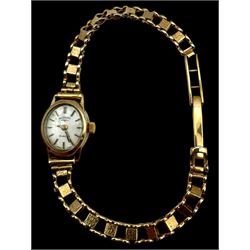 9ct gold ladies Rotary wristwatch, on 9ct gold strap, hallmarked 