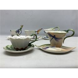 Five Franz teacups and saucers comprising Hummingbird FZ00129, Bluebell FZ00875, Dragonfly FZ00028, Butterfly XP1693 and Daisy FZ00793, together with Hummingbird spoon, all boxed (6)