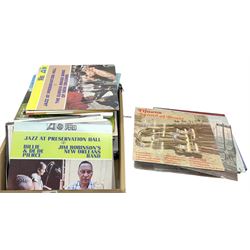 Quantity of assorted vinyl records, to include Beatles For Sale, The Beach Boys Live in London, The Pretenders Hymn to Her, Frank Sinatra's Greatest Hits, etc. 