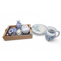Minton blue and white soup tureen, Willo