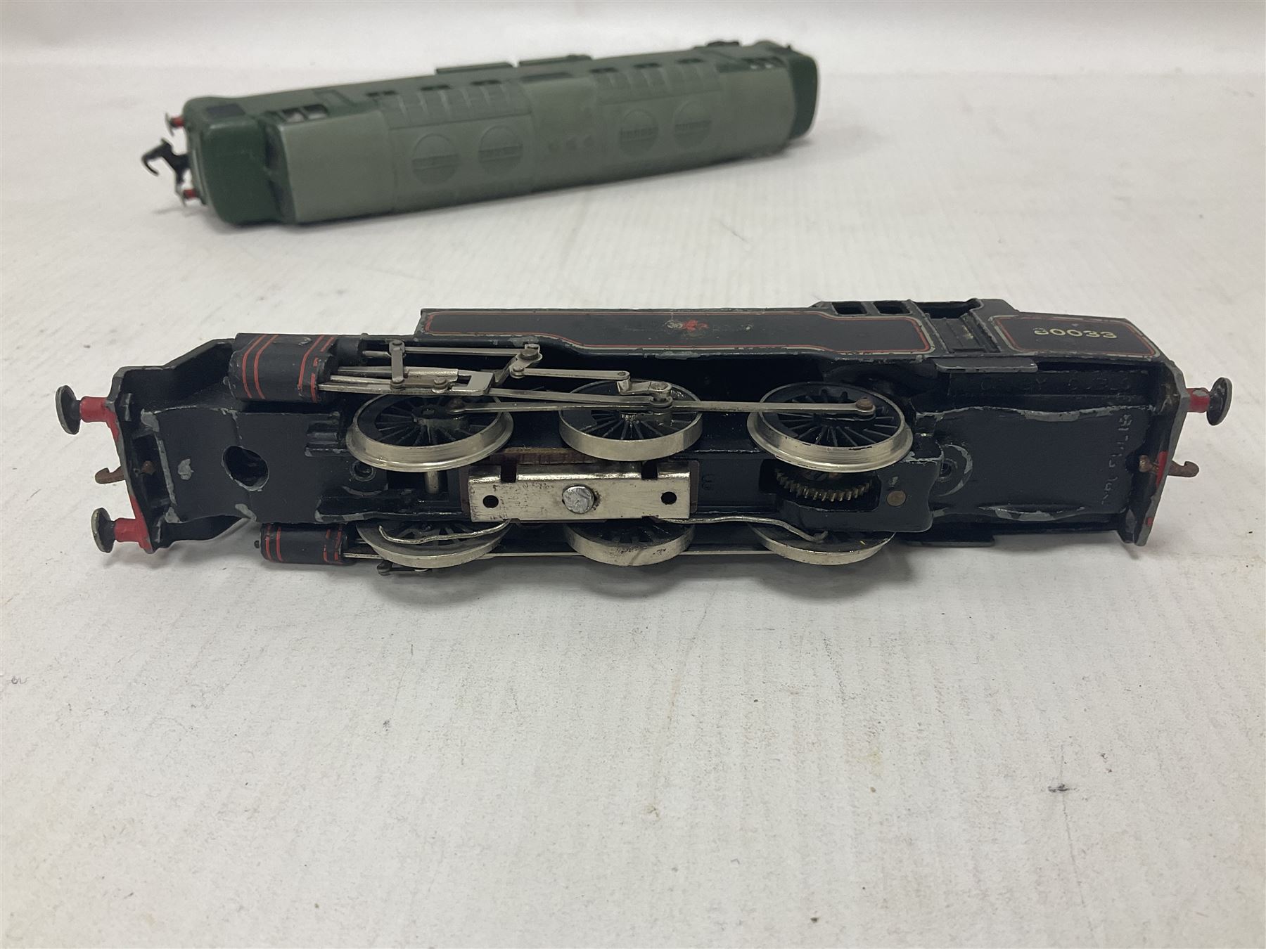 Hornby Dublo - five locomotives comprising Duchess Class ‘Princess of Montrose’ 4-6-2 no.46232 in BR green; Duchess Class ‘Duchess of Atholl’ 4-6-2 no.6231 in LMS crimson; Standard Class 4MT Stannier Tanks 2-6-4 nos.80054 and 80033 in BR black; Diesel Co-Co locomotive in BR green (no number); all loose (6) 