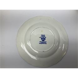 Late 18th/early 19th century Chinese export dinner plate, together with
Royal Venton Ware in Willow pattern, part dinner service, including two covered tureens, jug, six dinner plates, two serving platters, three serving platters, six dinner plates, seven side plates and seven dessert plates etc