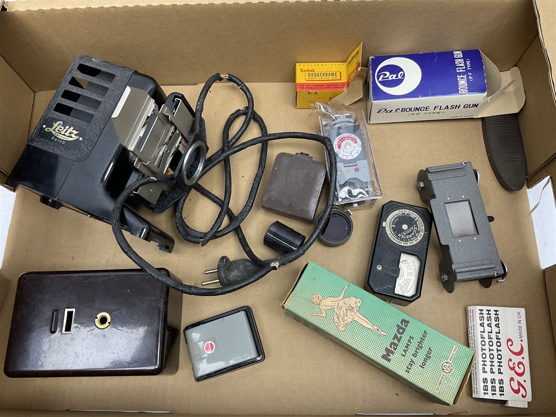 Late 1940s Leitz Parvo Slide projector, together with an E.Leitz Leicameter light meter, other camera accessories etc
