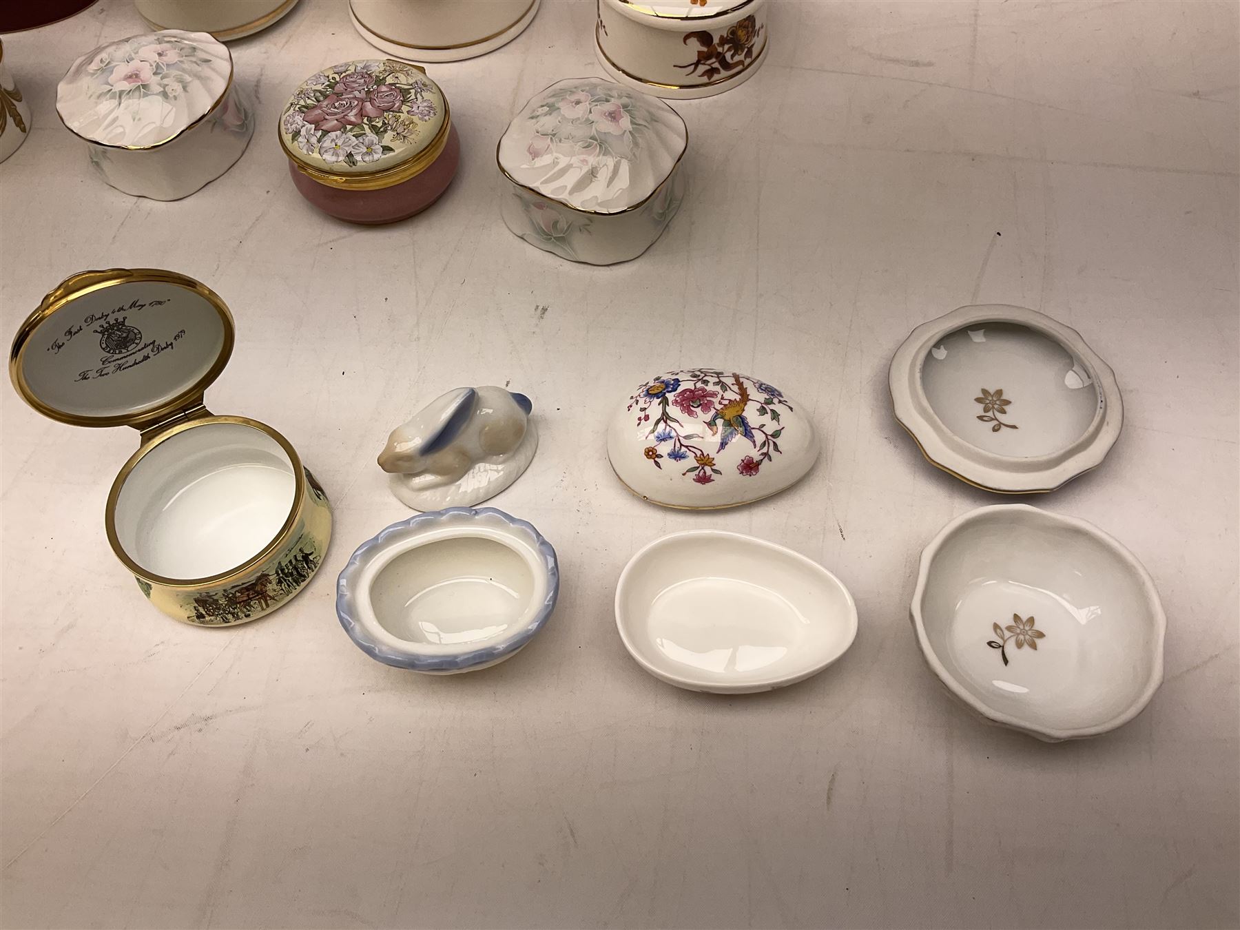 Two Crummles enamel trinket boxes to include William Wordsworth example and a larger example decorated with roses and other flowers, boxed Royal Worcester Golden Jubilee box, two Aynsley boxes, Dresden box, Hammersley and Aynsley examples decorated with birds etc