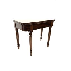 Early 19th century mahogany tea table, swivel rectangular fold over top with rounded corners, raised on turned and reeded supports
