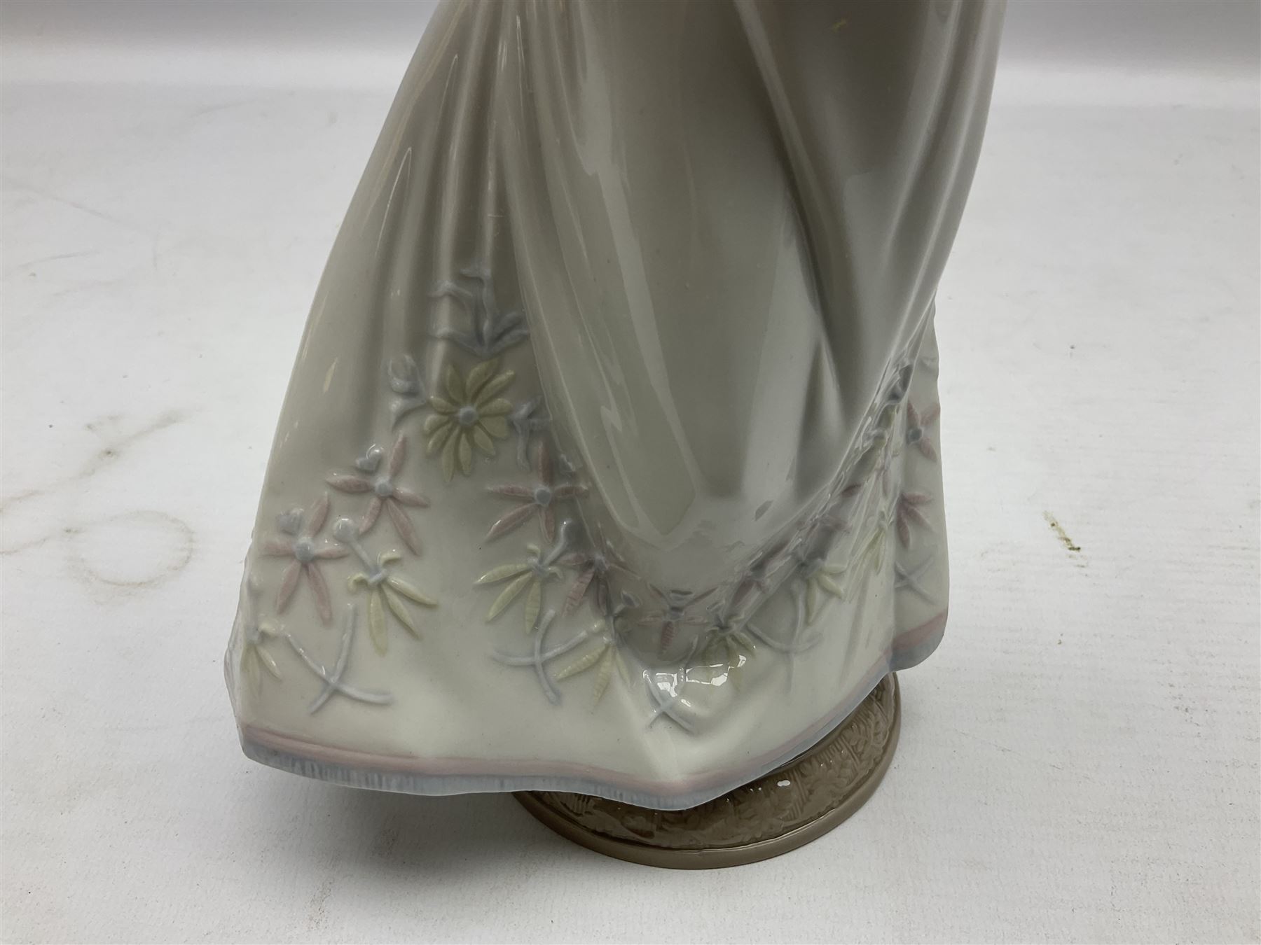 Three Lladro figures, comprising Modern Mother no 5873, Dropping the Flowers no 1285 and On the Beach no 1481, all with original boxes, largest example H30cm