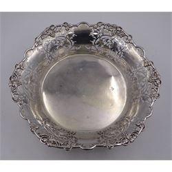 Modern silver Britannia standard fruit bowl, of lobed circular form, with applied and pierced fruiting vine decoration throughout, upon three bracket feet, hallmarked 1966, maker's mark BSC