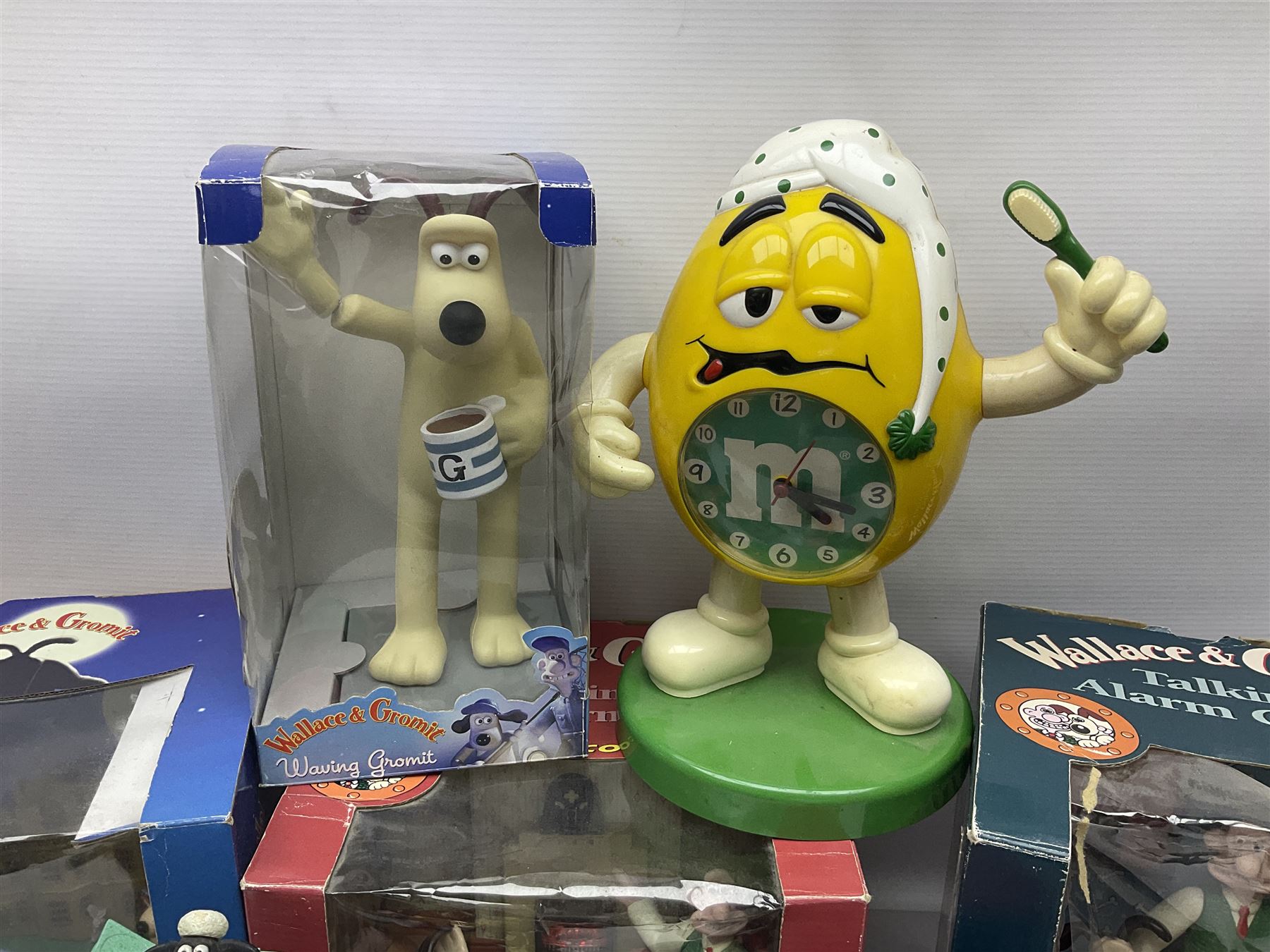 Nintendo Super Mario Bros 1992 Zeon alarm clock, Wallace and Gromit alarm clocks and further collectables 