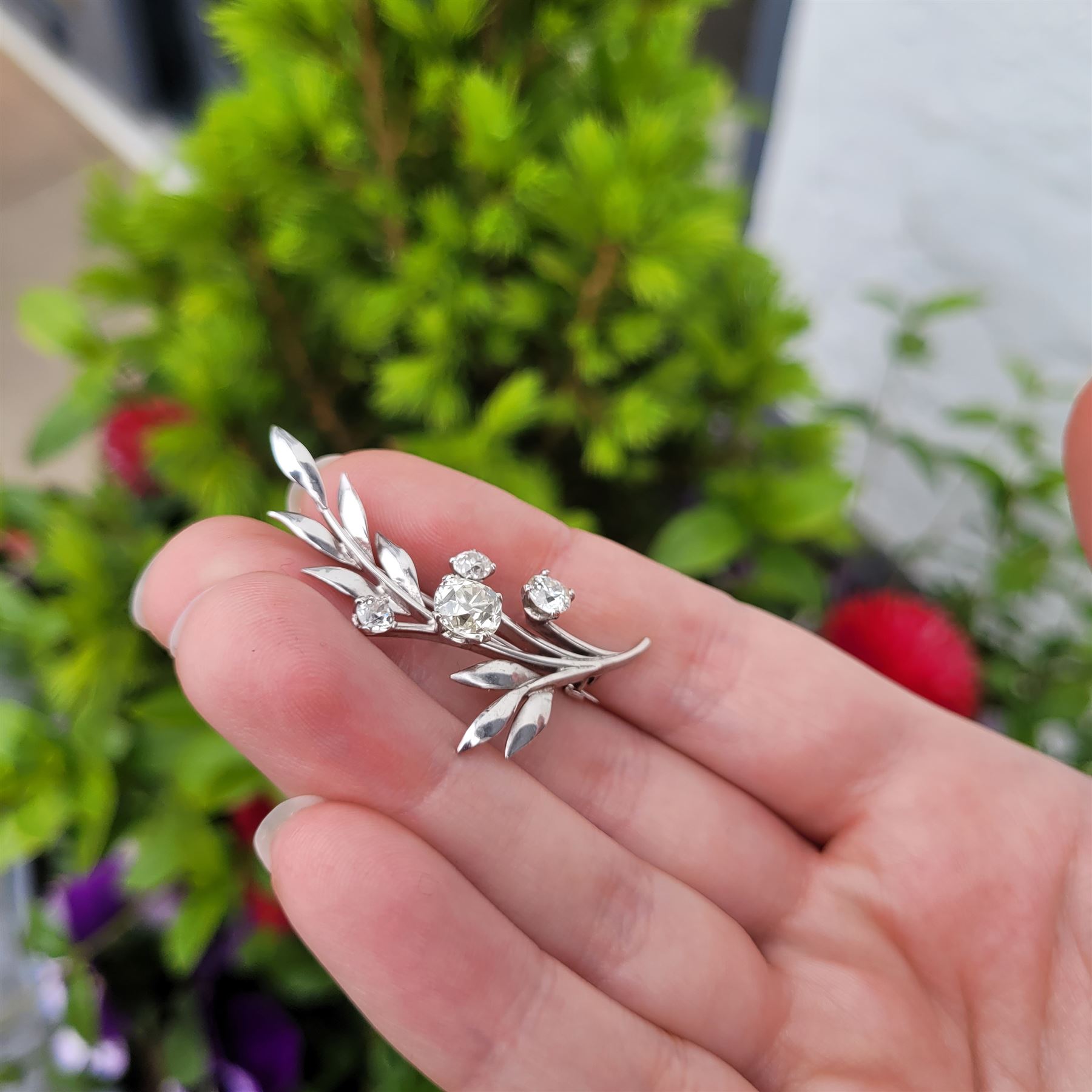 18ct white gold diamond flower brooch, set with a principal old cut diamond of approx 1.00 carat, surrounded by three further old cut diamonds, total diamond weight approx 1.75 carat