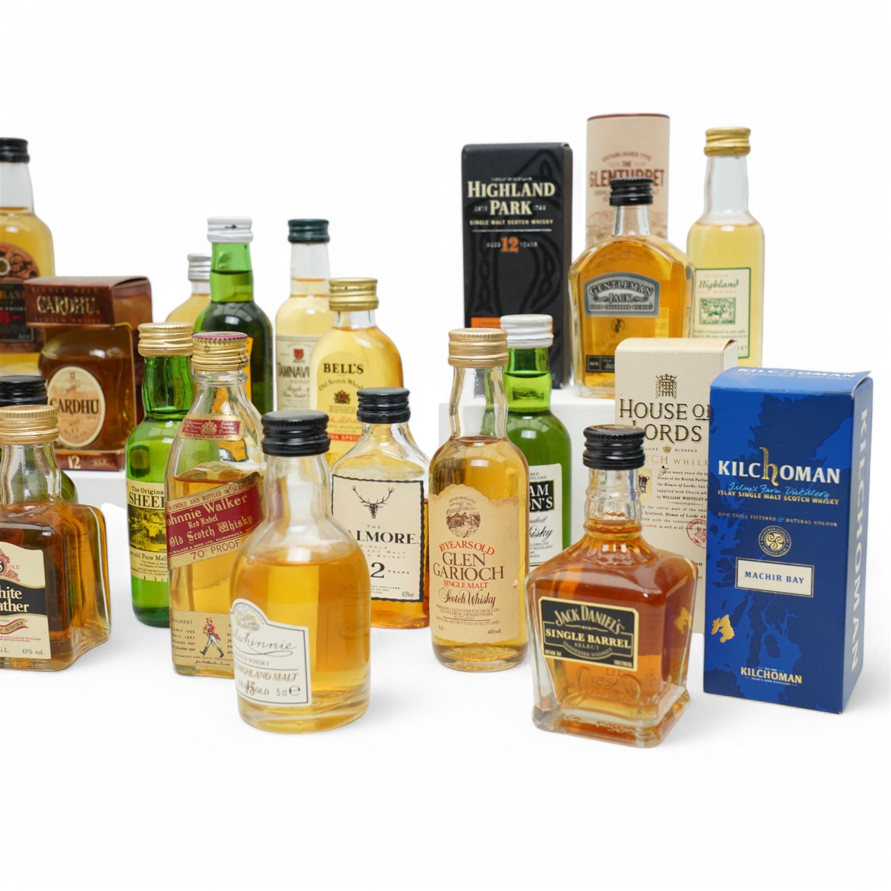 Collection of mixed miniature whisky, to include Glenmorangie 10 years old, Highland Park 12 years old, Kilchoman Single Malt, Glen Garioch etc, various contents and proof