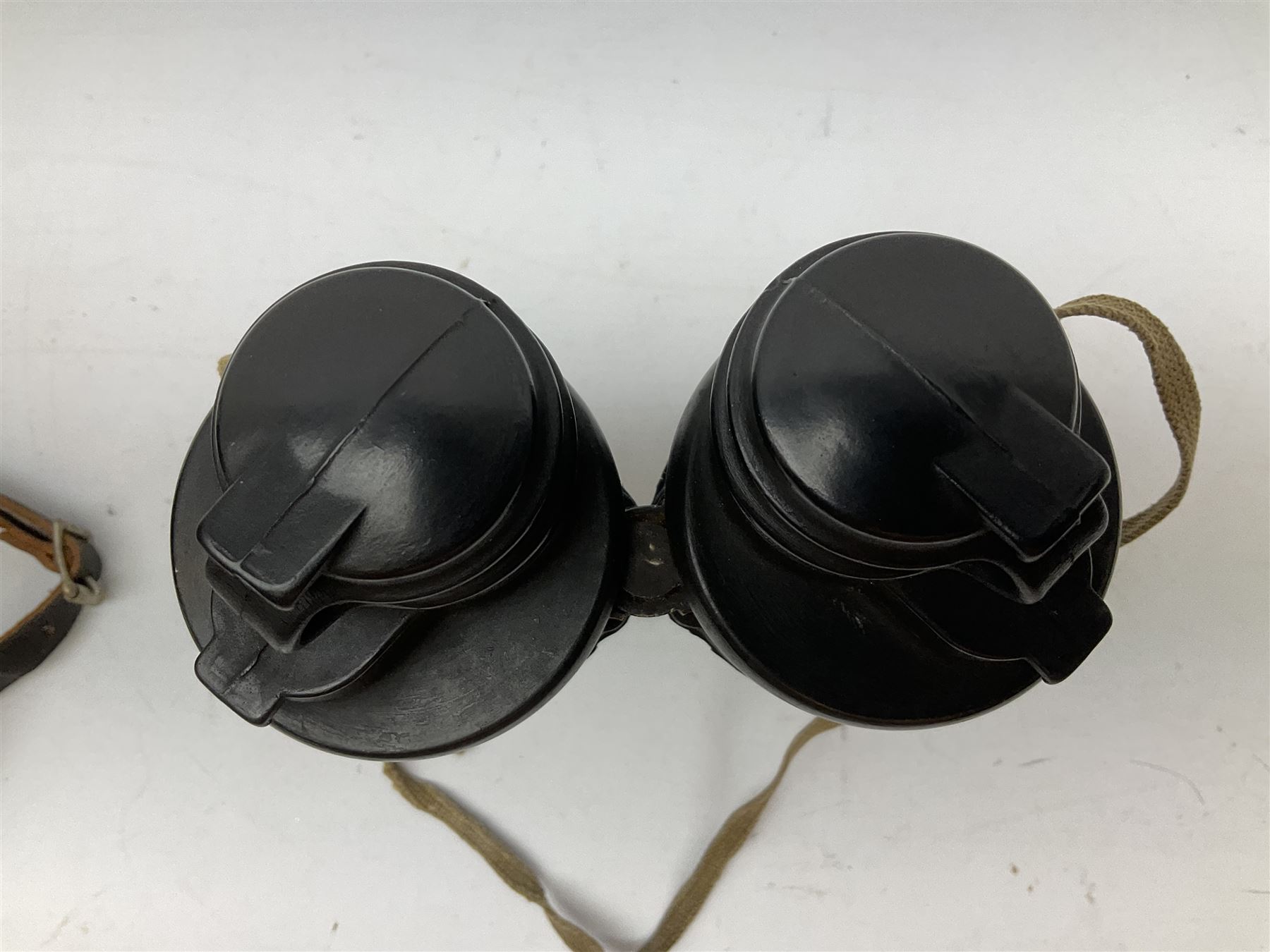 Pair of WWII German U-boat binoculars probably 7 x 50 by Leitz, with rubber eye piece protector covers and leather case stamped with Kriegsmarine mark to the lid and dated 1944, with leather strap.