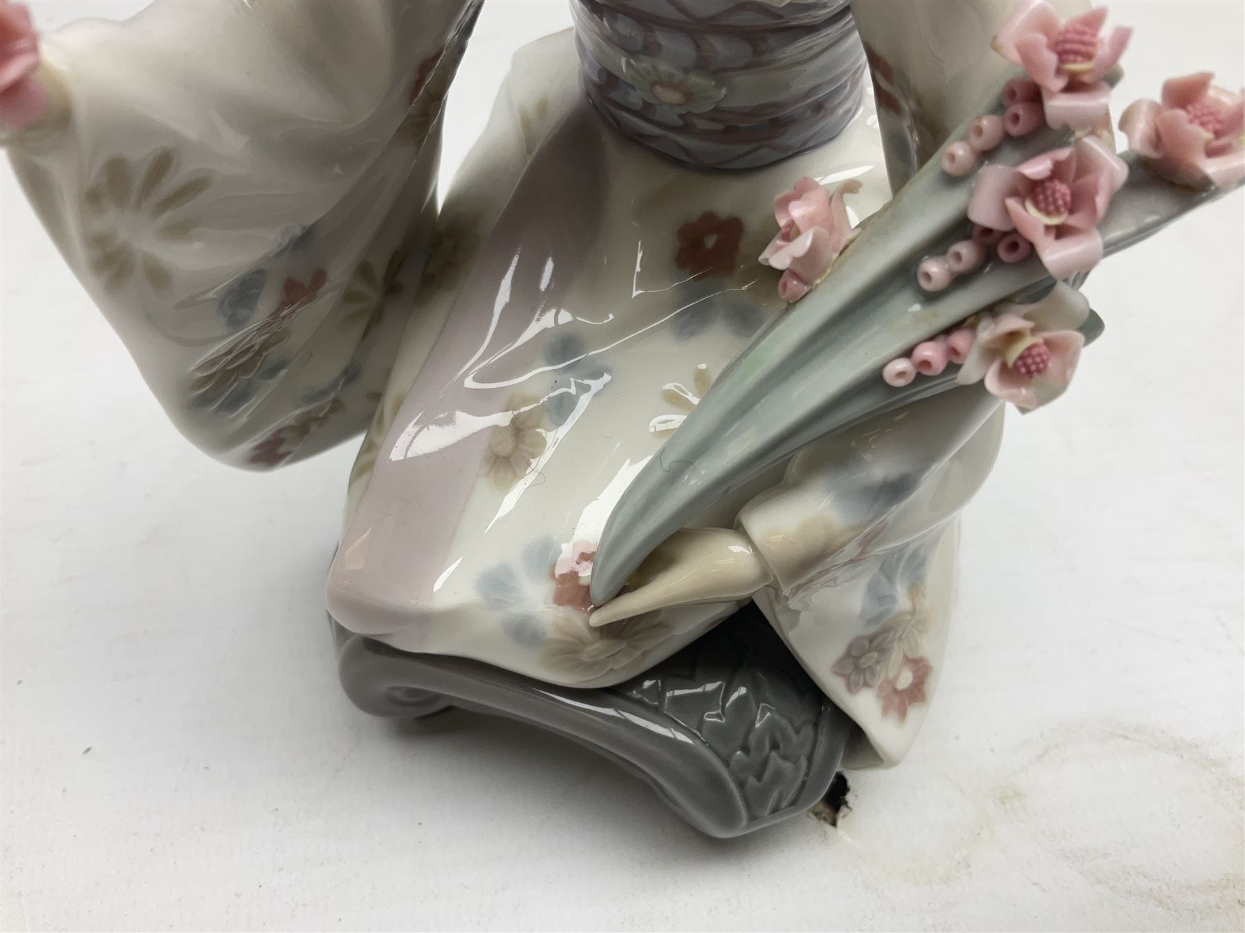 Two Lladro Japanese Ladies figures, comprising Kiyoko no 1450 and Yuki no 1448, both issued 1983, retired 1998, largest example H20cm