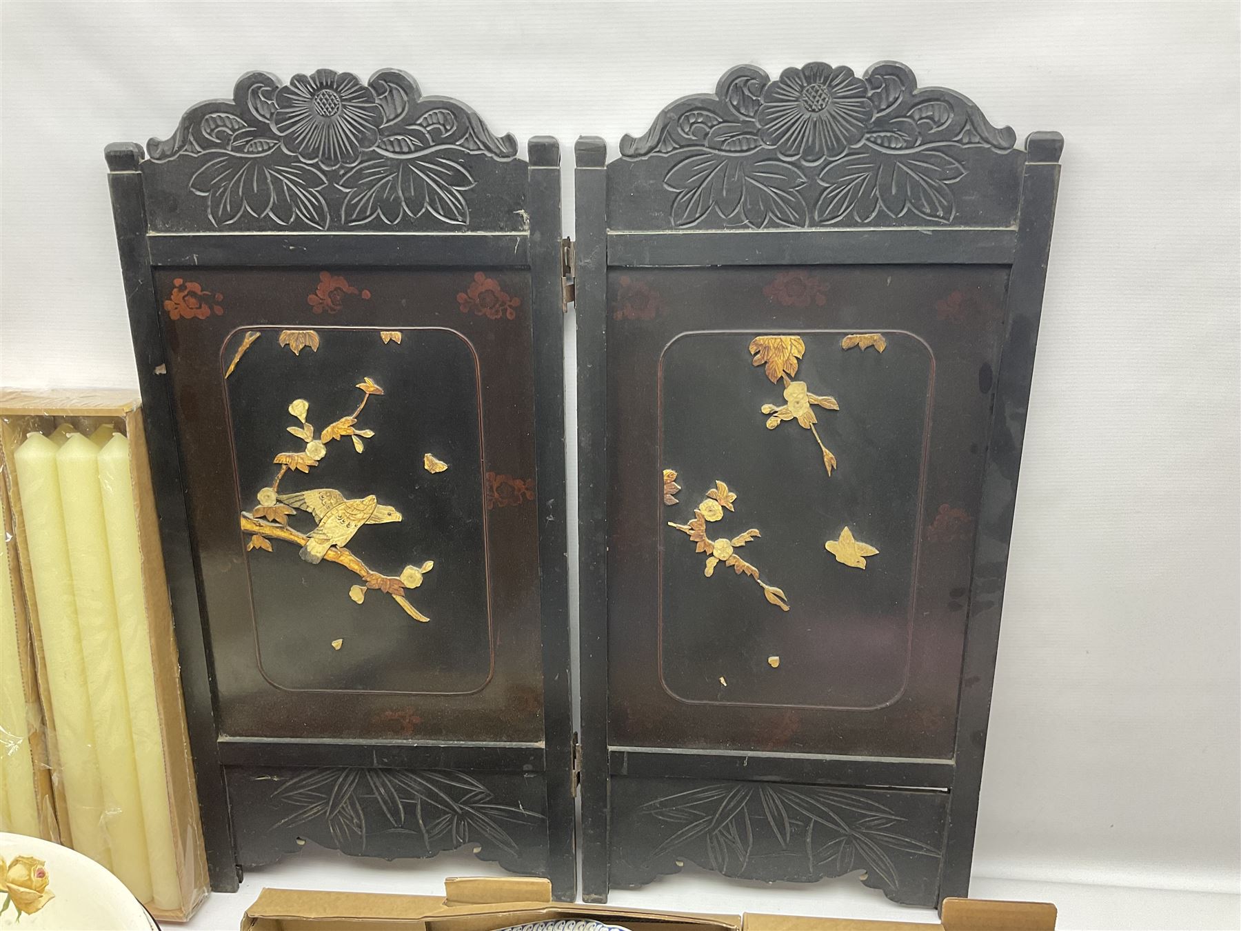 Blue and white meat platter and a similar blue and white meat draining plate, together with a pink ceramic floral jug and bowl, three packs of church candles and a wooden screen, etc 