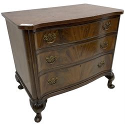 Small Georgian design mahogany serpentine chest, fitted with three graduating cock-beaded drawers, on cabriole feet 