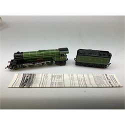 Hornby '00' gauge - Class 9F 2-10-0 locomotive 'Evening Star' No.92220; Class A3 4-6-2 locomotive 'Flying Scotsman' No.4472; and Class 37 Diesel Co-Co locomotive No.37130; all boxed (3)