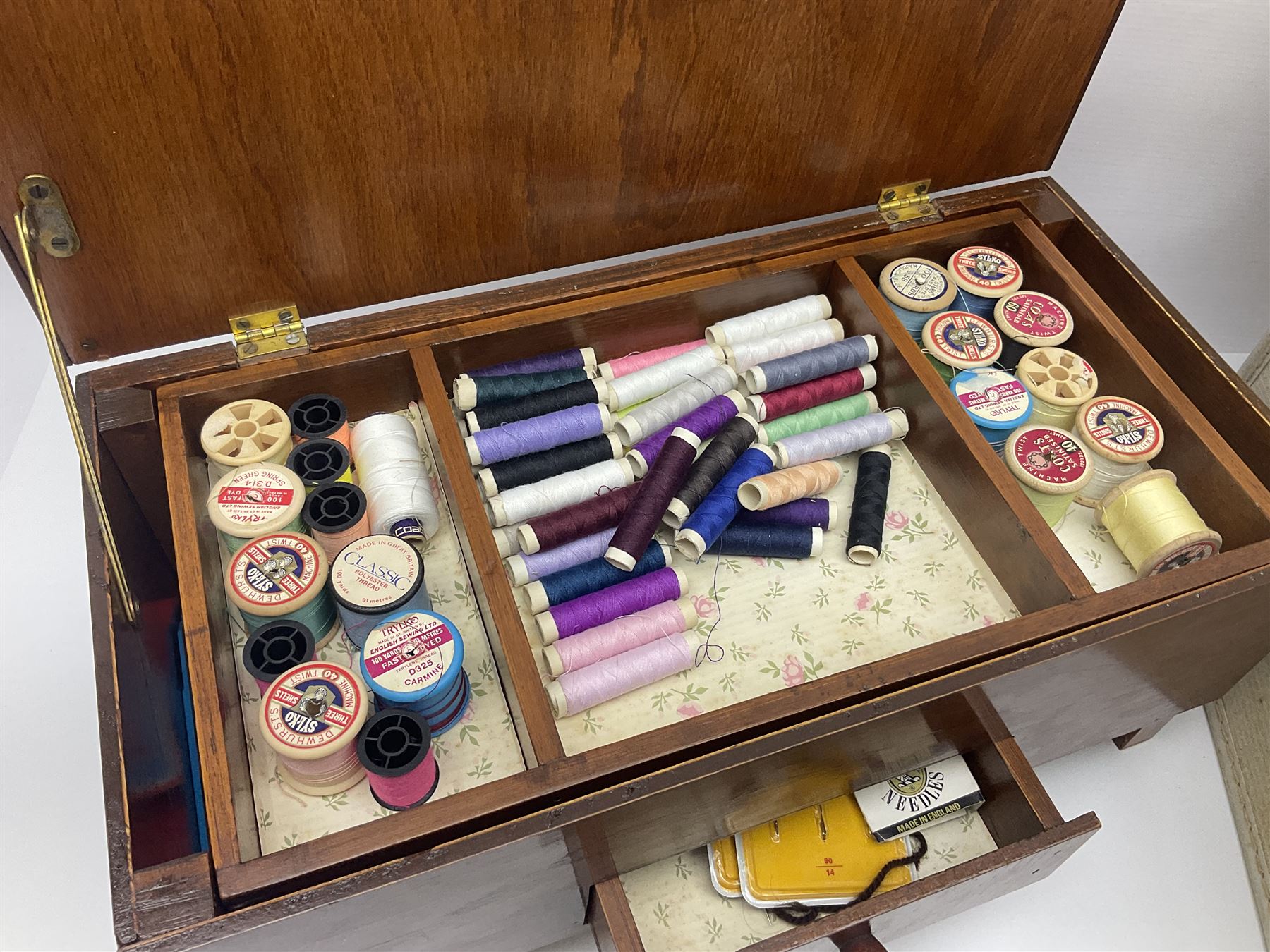 Husqvarna combina II sewing machine in case, with instruction manual and sewing box