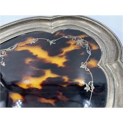 1920's silver and tortoiseshell dressing table tray, of quatrefoil form, the lobed silver edge encasing a tortoiseshell center with silver acanthus detail, hallmarked Elkington & Co Ltd, Birmingham 1921, L25cm W18cm