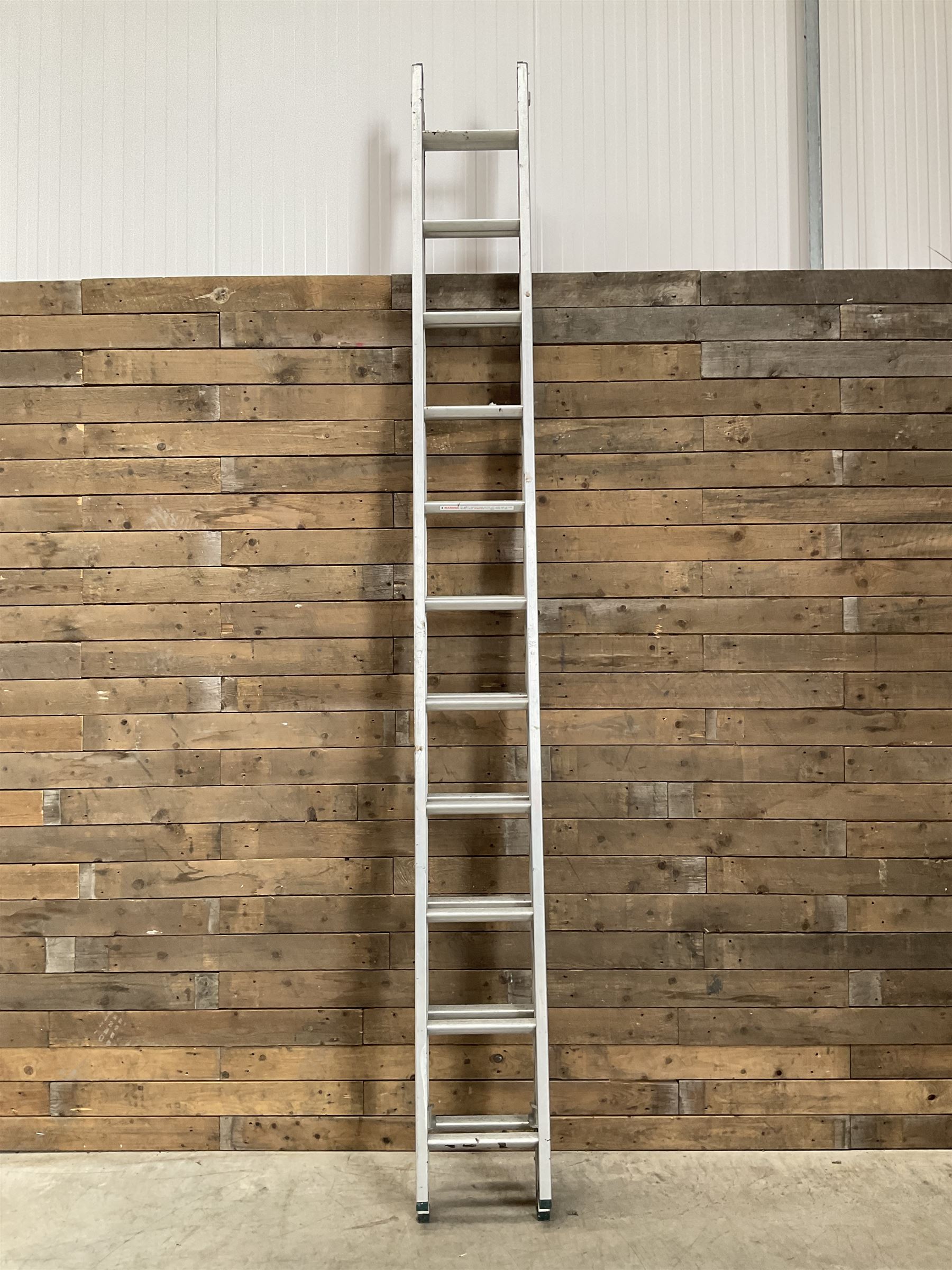 Abru Starmaster DIY aluminium extending ladders - 3.13m closed, 5.56m extended