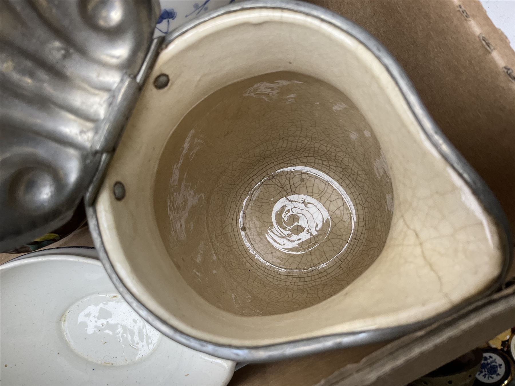 Quantity of Victorian and later ceramics to include Vohenstrauss Bavaria Johann Seltmann tea and dinner wares, pair of Lichte GDR lidded vases, Fapodel lidded vase etc