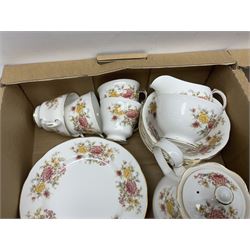 Colclough Amanda pattern tea and dinner service for six, comprising teapot, milk jug and sucrier, bowls, dinner plates, side plates, teacups and saucers and two cake plates, together with quantity of blue and green Wedgwood Jasperware to include bowl and trinket dishes, in two boxes