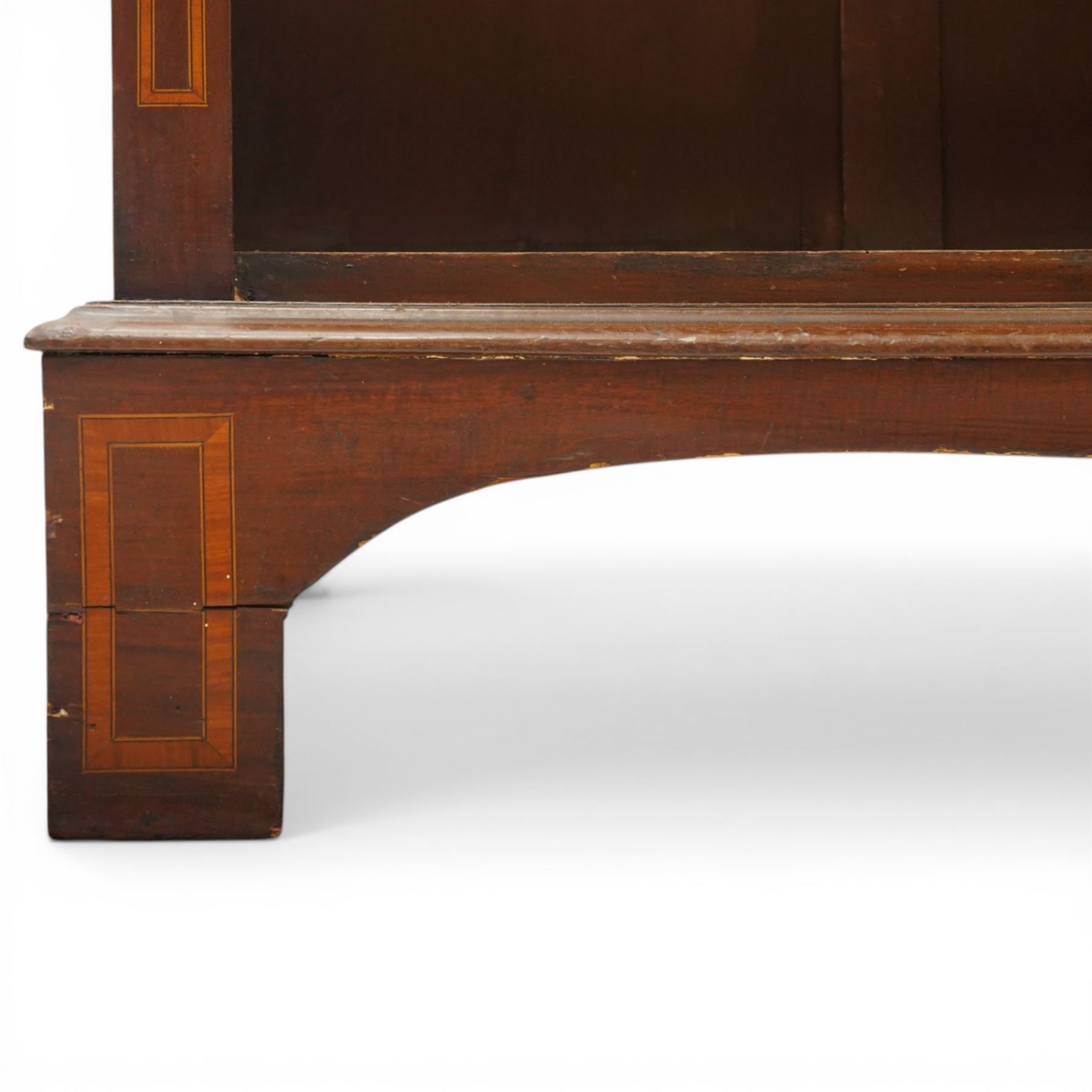 Quality Edwardian inlaid mahogany triple-column open bookcase, projecting cornice over a satinwood banded frieze, fitted with fourteen adjustable shelves with strung facias, the shaped apron on bracket feet