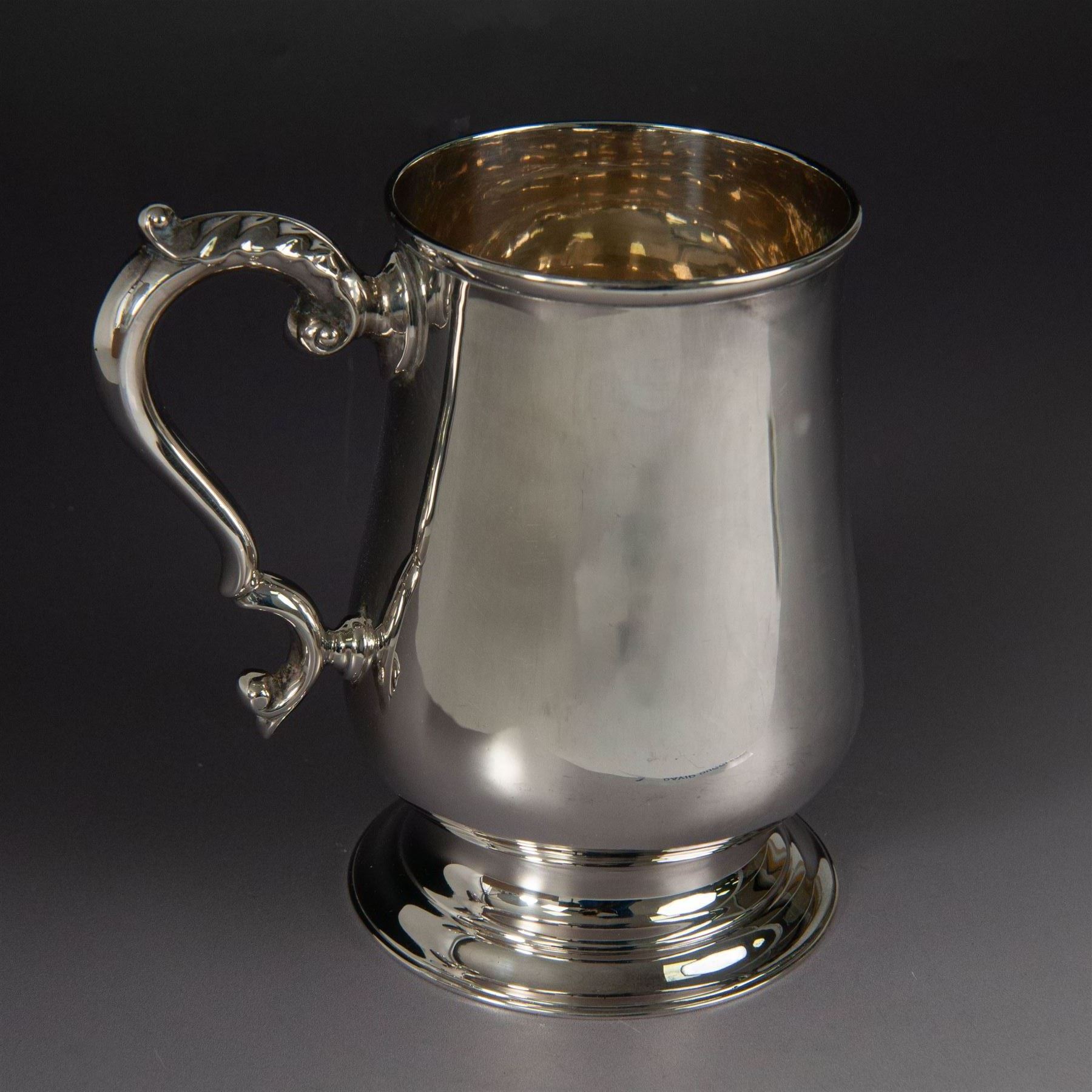 1920s silver tankard, of plain cylindrical form with acanthus capped C scroll handle and upon a circular stepped foot, hallmarked Cooper Brothers & Sons Ltd, Sheffield 1926, H14cm