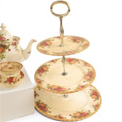 Royal Albert Old Country roses part tea and dinner service, including teapot, milk jug, open sucrier, cake stand, six dinner plates, etc