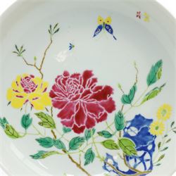 Chinese shallow bowl decorated with pink, yellow and blue flowers, 18th century Yongzheng mark D19cm