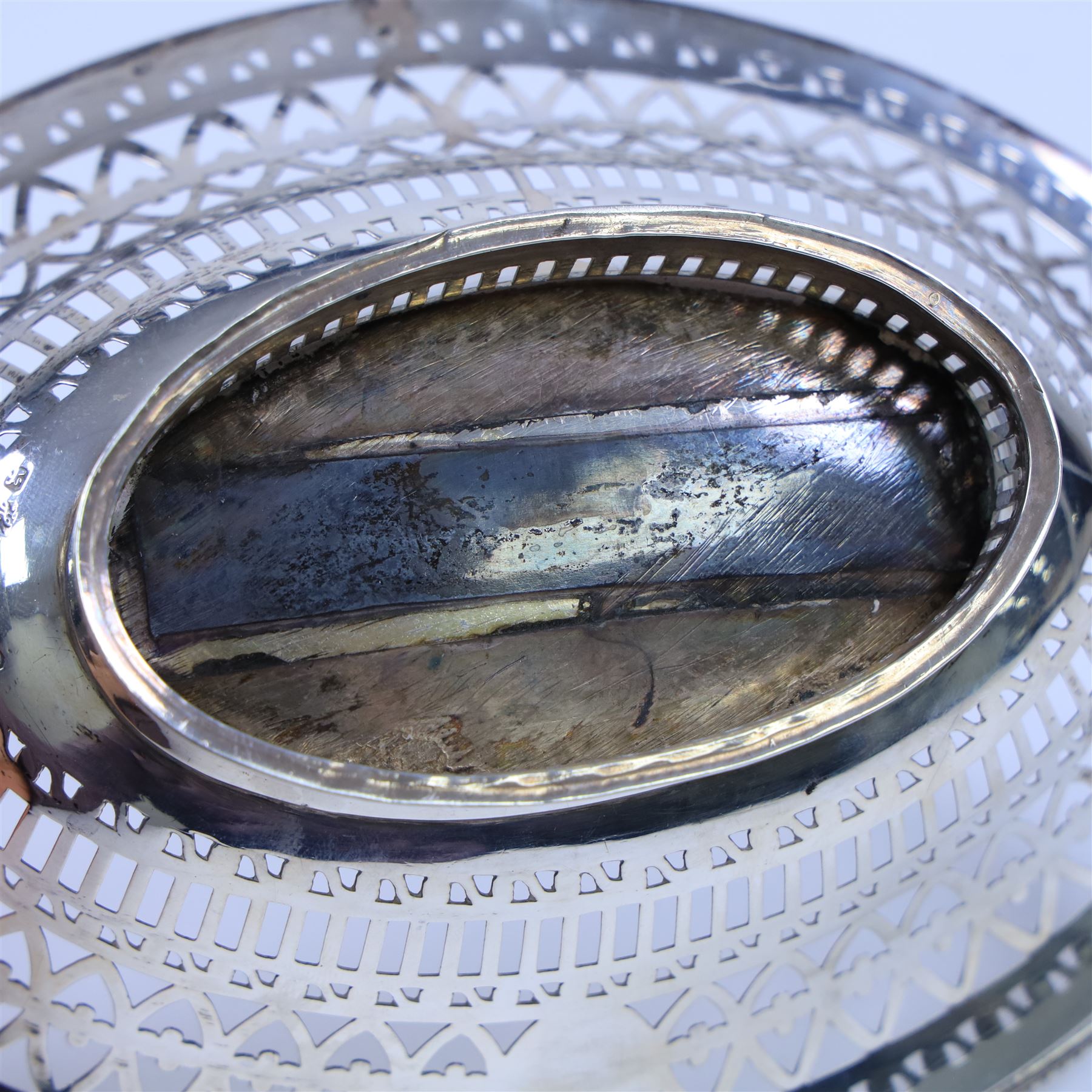 George III silver bon bon basket, of oval form with bead rim and swing handle, the sides with pierced latticework decoration, hallmarked Hester Bateman, London 1785, handle H14cm