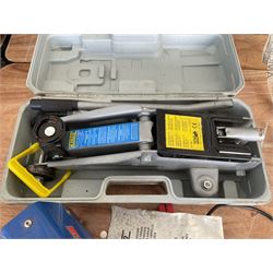 Ultimate Speed ULG 12A2 battery starter/charger and hydraulic roller jack - THIS LOT IS TO BE COLLECTED BY APPOINTMENT FROM DUGGLEBY STORAGE, GREAT HILL, EASTFIELD, SCARBOROUGH, YO11 3TX