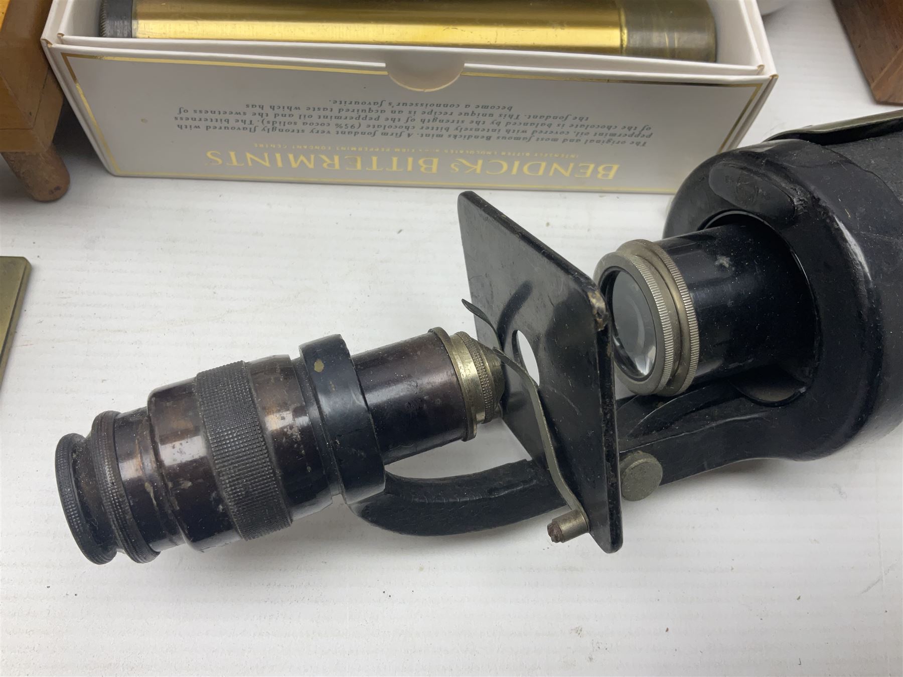 Large collection of microscope lenses, for various microscopes 