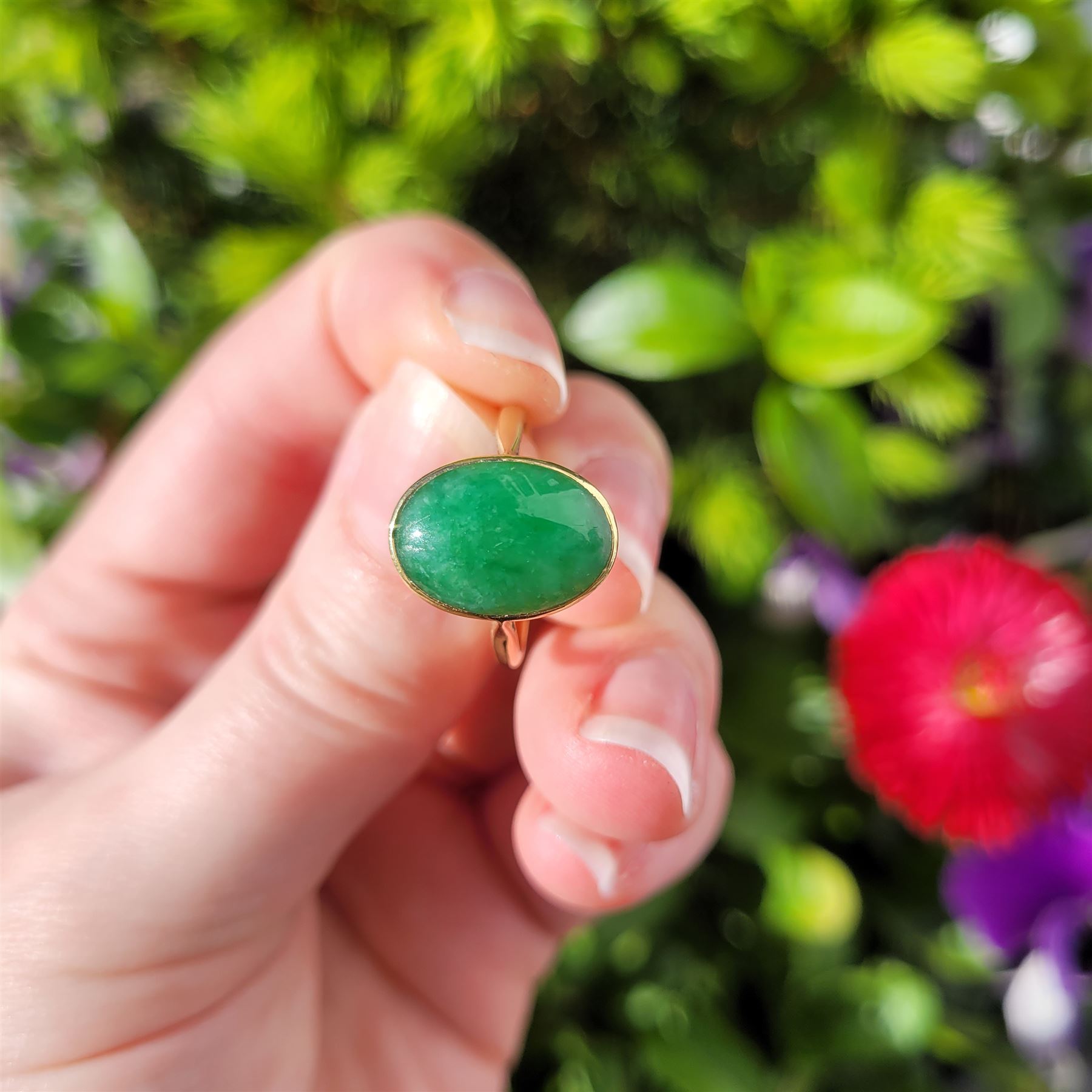Early - mid 20th century gold jade ring, bezel set with a single oval cabochon jade of approx 4.10 carat, stamped 18ct