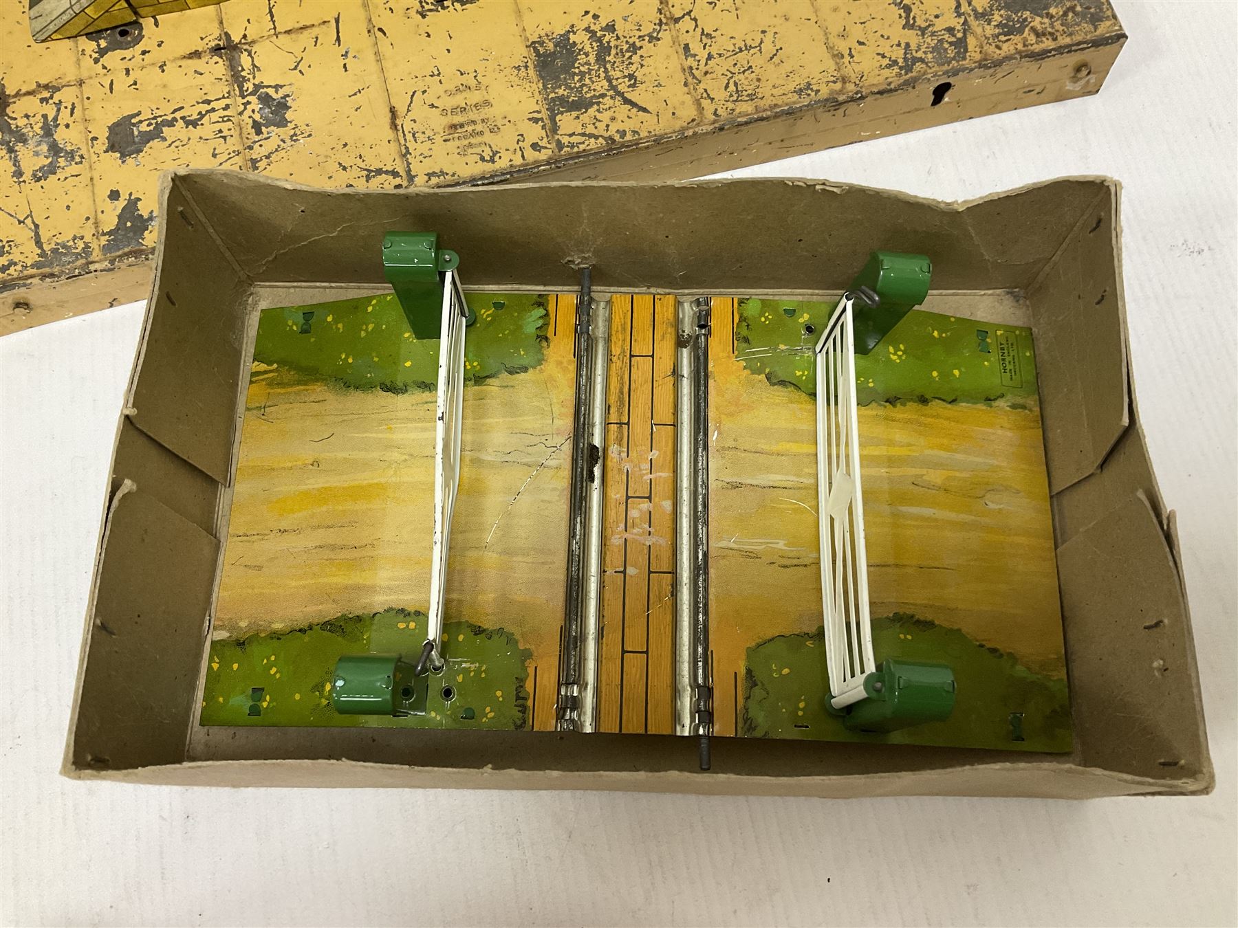 ‘0’ gauge - six boxed Hornby Hachette coaches comprising three Saloon Cars and three Dining Cars in original boxes; three loose ‘SNCF’ cars; three crossings, two Hornby/Meccano railway stations, one bridge and a water tank; two further Mettoy Railways ‘Railway Bridge’ in original boxes (17)
