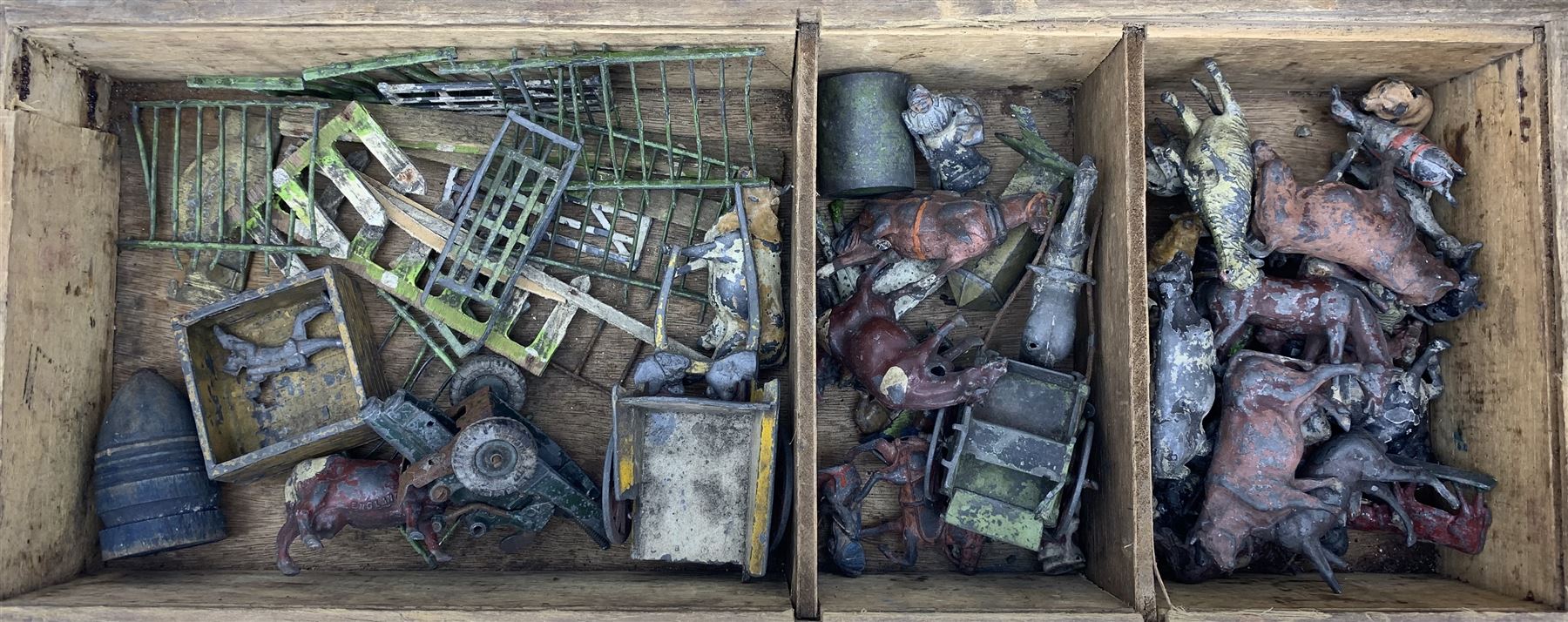 Number of lead farm animals, circus performers, farm carts etc by Britains, Charbens, Hill & Co etc