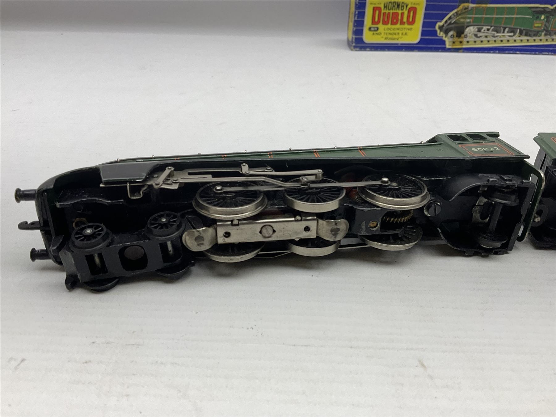 Hornby Dublo - 3-rail - Class A4 4-6-2 locomotive 'Mallard' No.60022 in BR green; in original box; and Duchess Class 4-6-2 locomotive 'Duchess of Montrose' No.46232 in BR matt green; in original plain blue box; with associated tender in plain blue box (3)