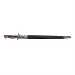 Lee Enfield SMLE Rifle Bayonet, 1907 pattern, with leather scabbard, L57cm 