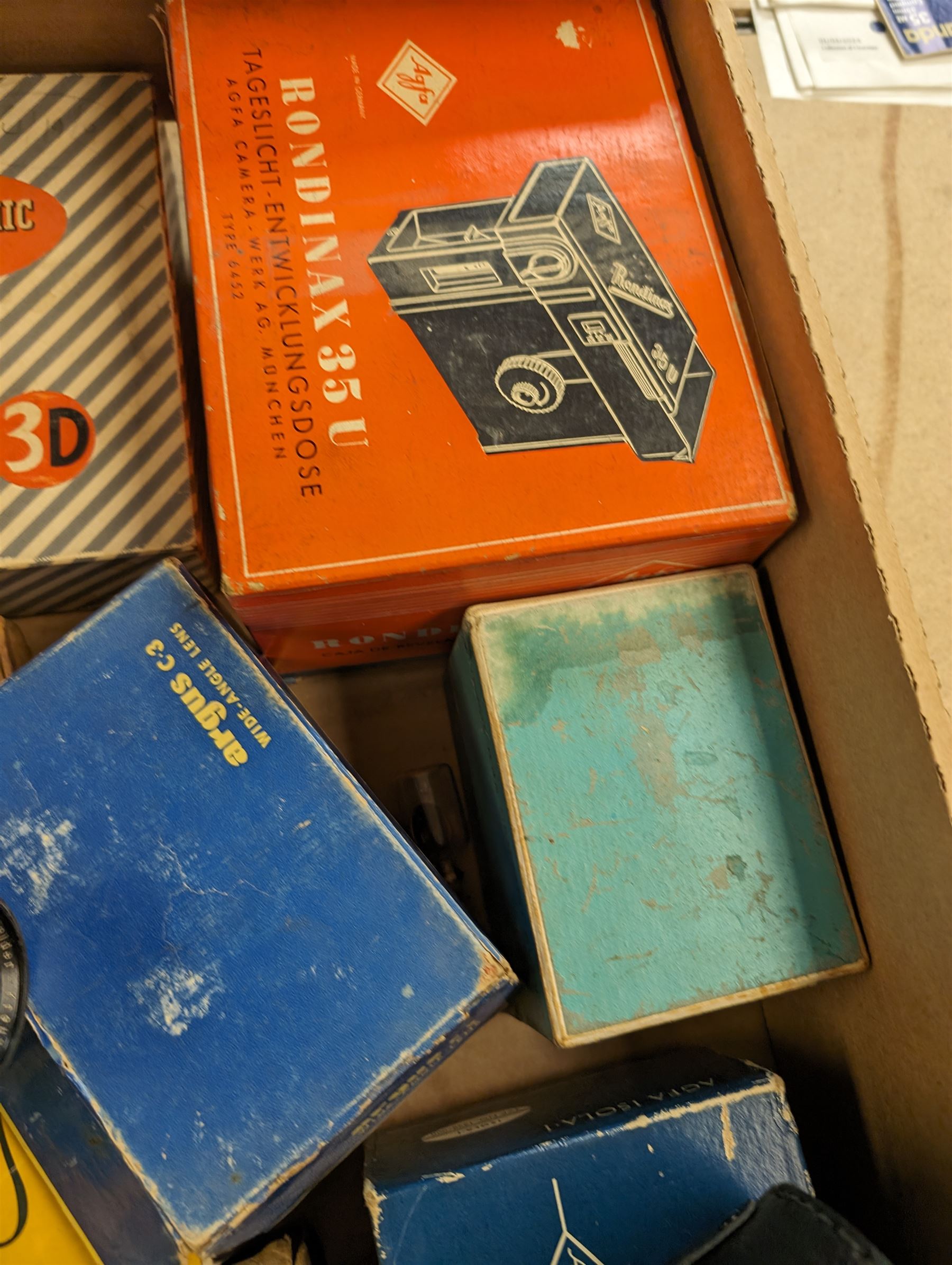 Watkins Bee Meter, in orignal box together with a Kodak Pocket Instamatic 400, Wray Stereo Graphic Viewer, Schneider-Kreuznach lens and a collection of other cameras and equipment 