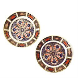 Four Royal Crown Derby Imari 1128 pattern boxes, largest D8.5cm, together with two round trays in the same pattern, D11cm, all boxed (6)