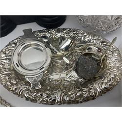 Assorted collectables, to include assorted silver plate, including a swing handled sugar basket, tea wares, kitchen scales with weights, etc., in one box
