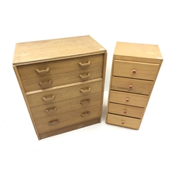  G-Plan light oak chest, five graduating drawers, plinth base (W77cm, H98cm, D46cm) and a narrow chest, five drawers (W41cm, H94cm, d35cm  