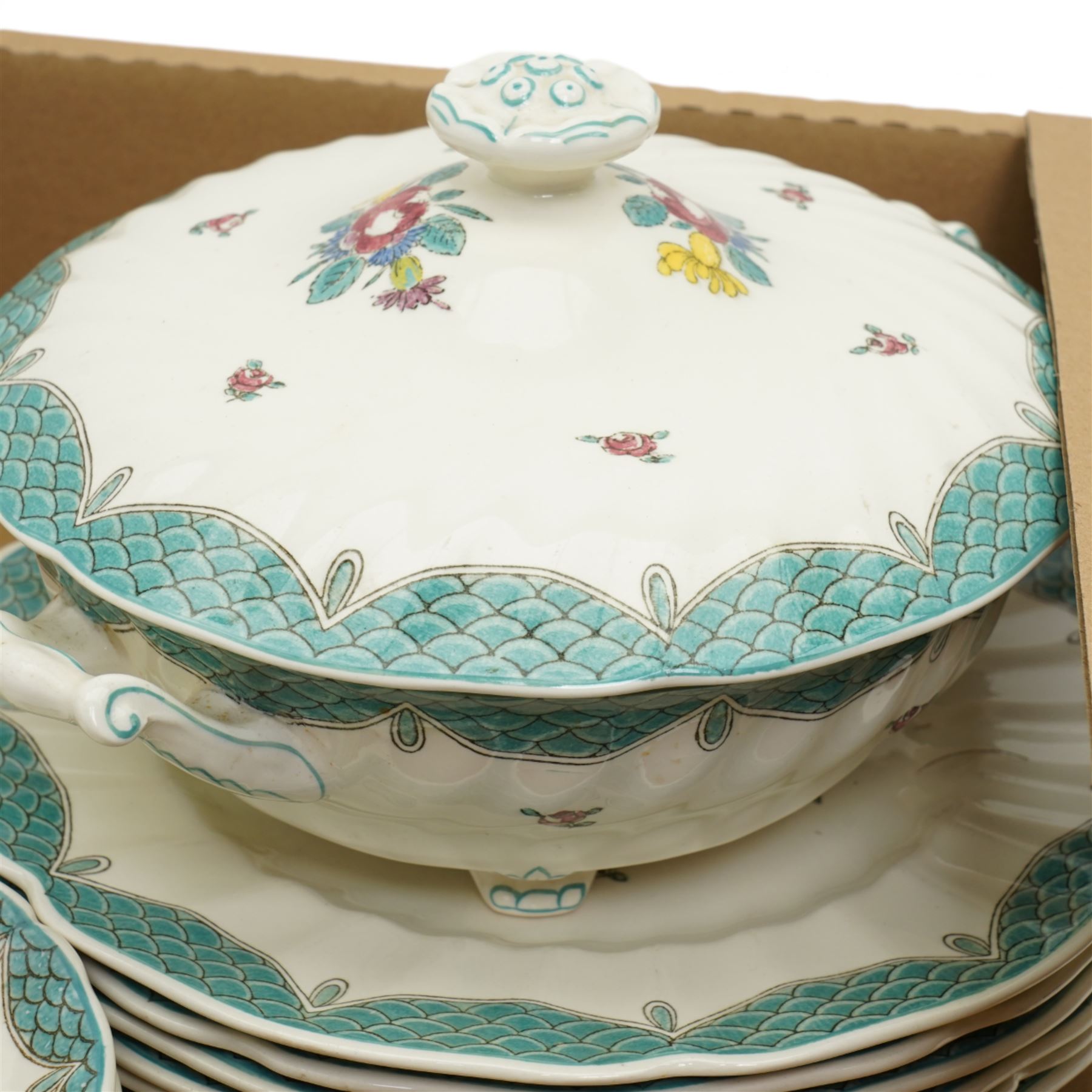 Royal Doulton Lowestoft Bouquet tea and dinner wares, including two vegetable dishes, six dinner plates and six smaller plates, and six saucers