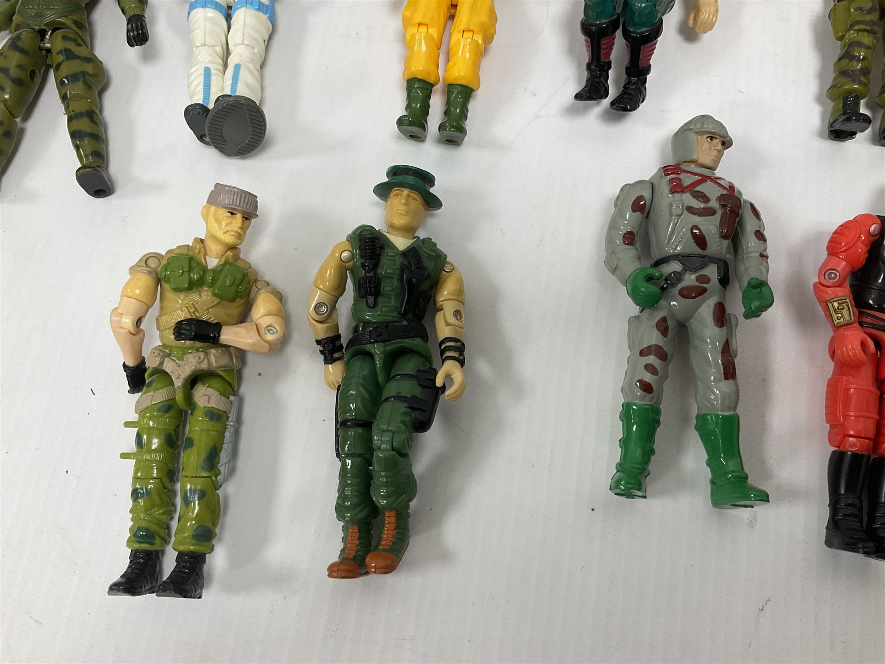 Group of twenty nine G.I.Joe 1980s mini figures, along with further unassociated miniature figures and accessories 