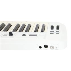 Samson Carbon 49 keyboard