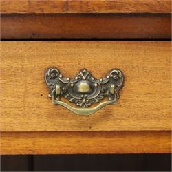 Early 20th century mahogany breakfront open bookcase, the shaped rectangular top with moulded edge, fitted with single frieze drawer over to open shelves, flanked by two shelves to each side with shaped uprights, on bracket feet