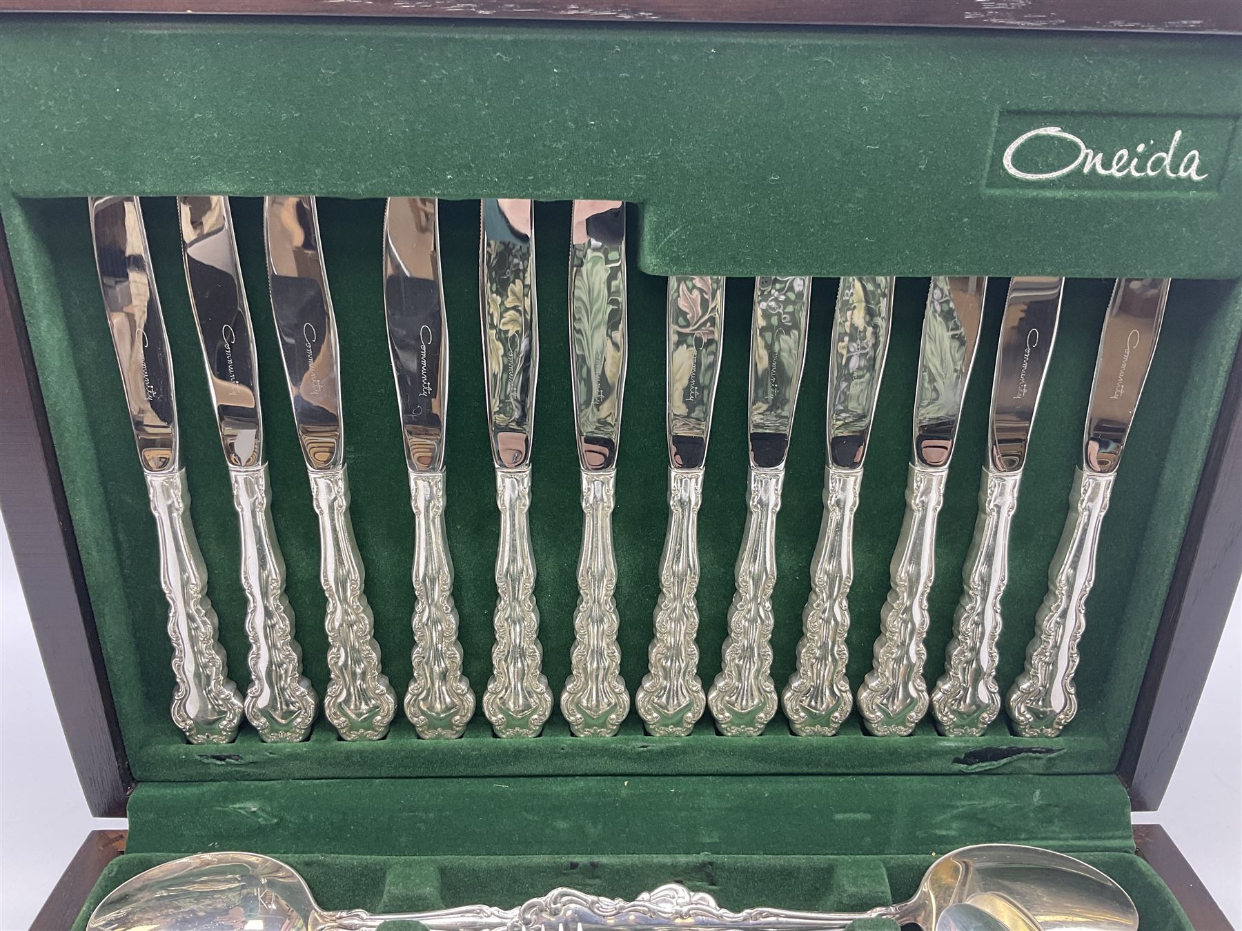 Case canteen of Oneida Community silver plated cutlery in the Mansion House pattern, sixty piece canteen