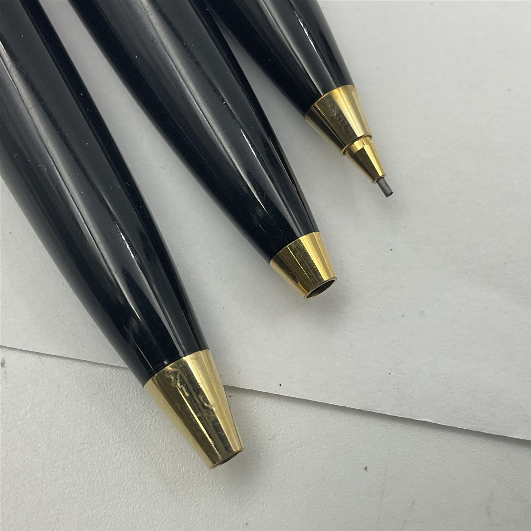 Pelikan Souveran 140 fountain pen, the green and black striped barrel with gold plated beak shaped clip and bands, with gold nib stamped 14C-585, together with matching twist ballpoint pen, push ballpoint pen and propelling pencil, largest approx L13.5cm (4)