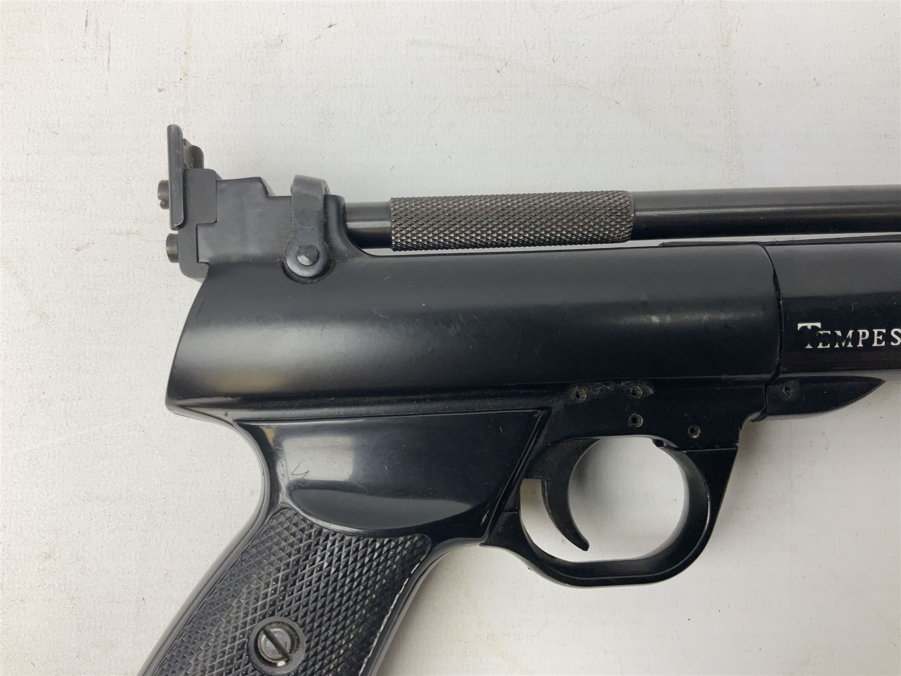Webley Tempest .22 air pistol with top lever action L26cm; in original box with tin of pellets