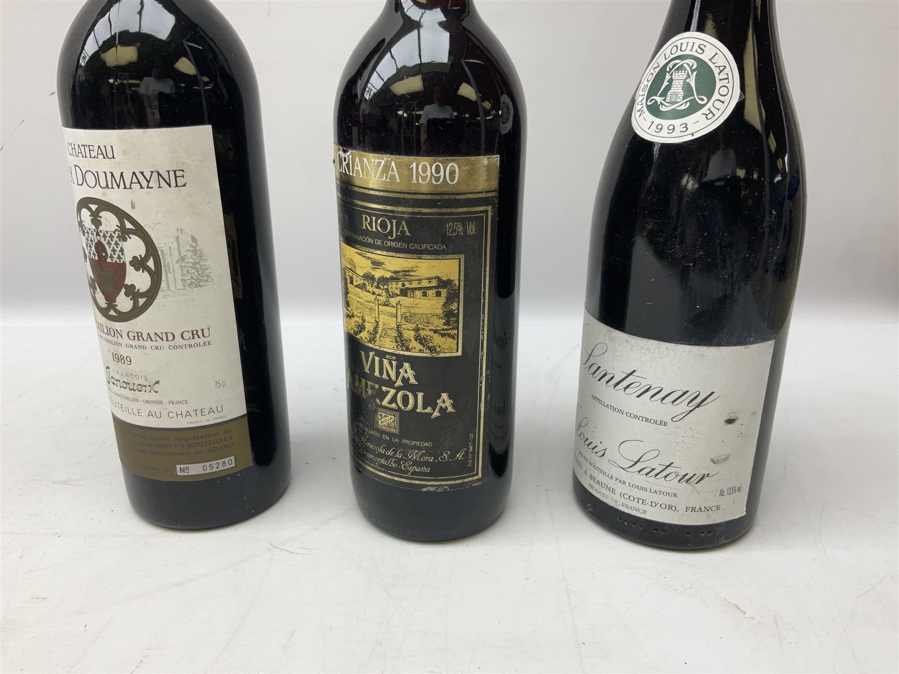 Mixed red wines including two bottles Domaine De Font-Sane, 750ml, 13.5% vol, one bearing 1992 to label, Vina Amezola, 1990, rioja, 75cl, 12.5% vol, Louis Latour, 1993, Santenay, 75cl, 13.5% vol, etc (9)
